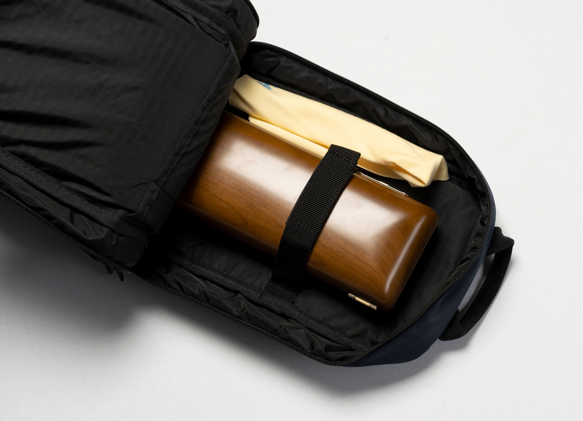 ROI-Cross-Bag-Querfloete-navy_10