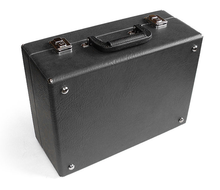 KARISO-Koffer-fuer-Fuerst-Pless-Horn_black_2